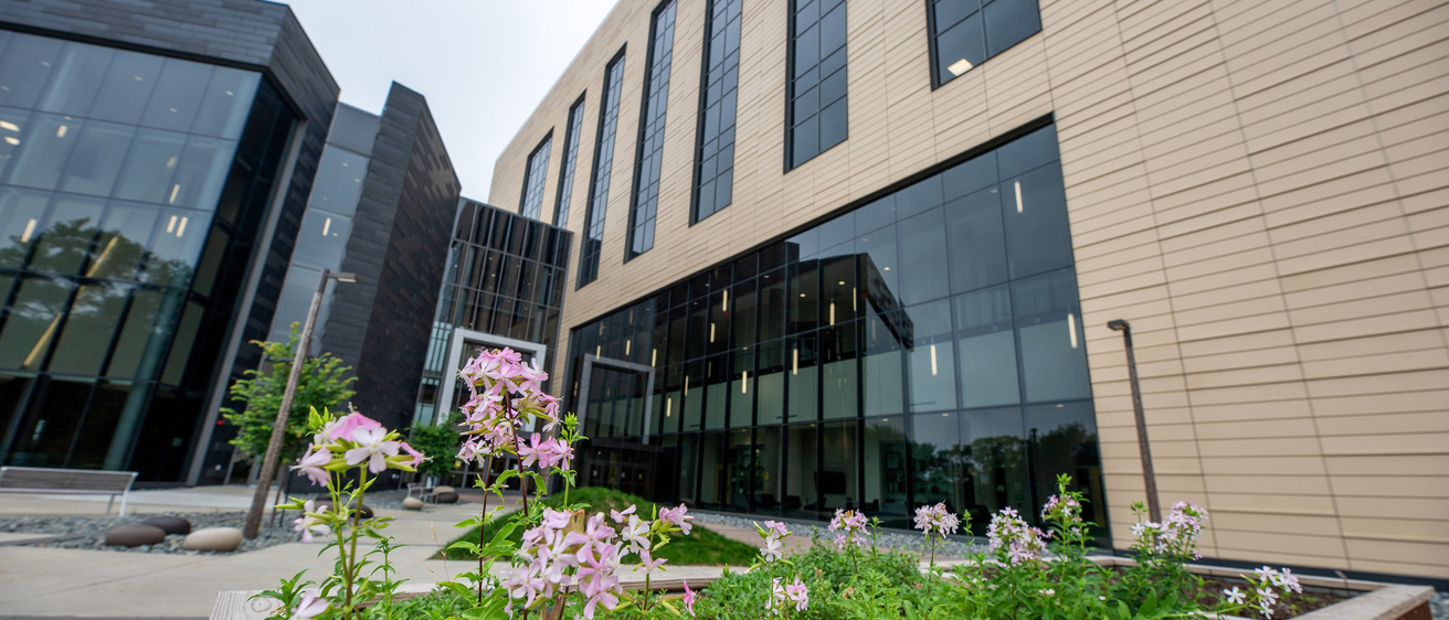 Photo of the College of Pharmacoy, UIowa
